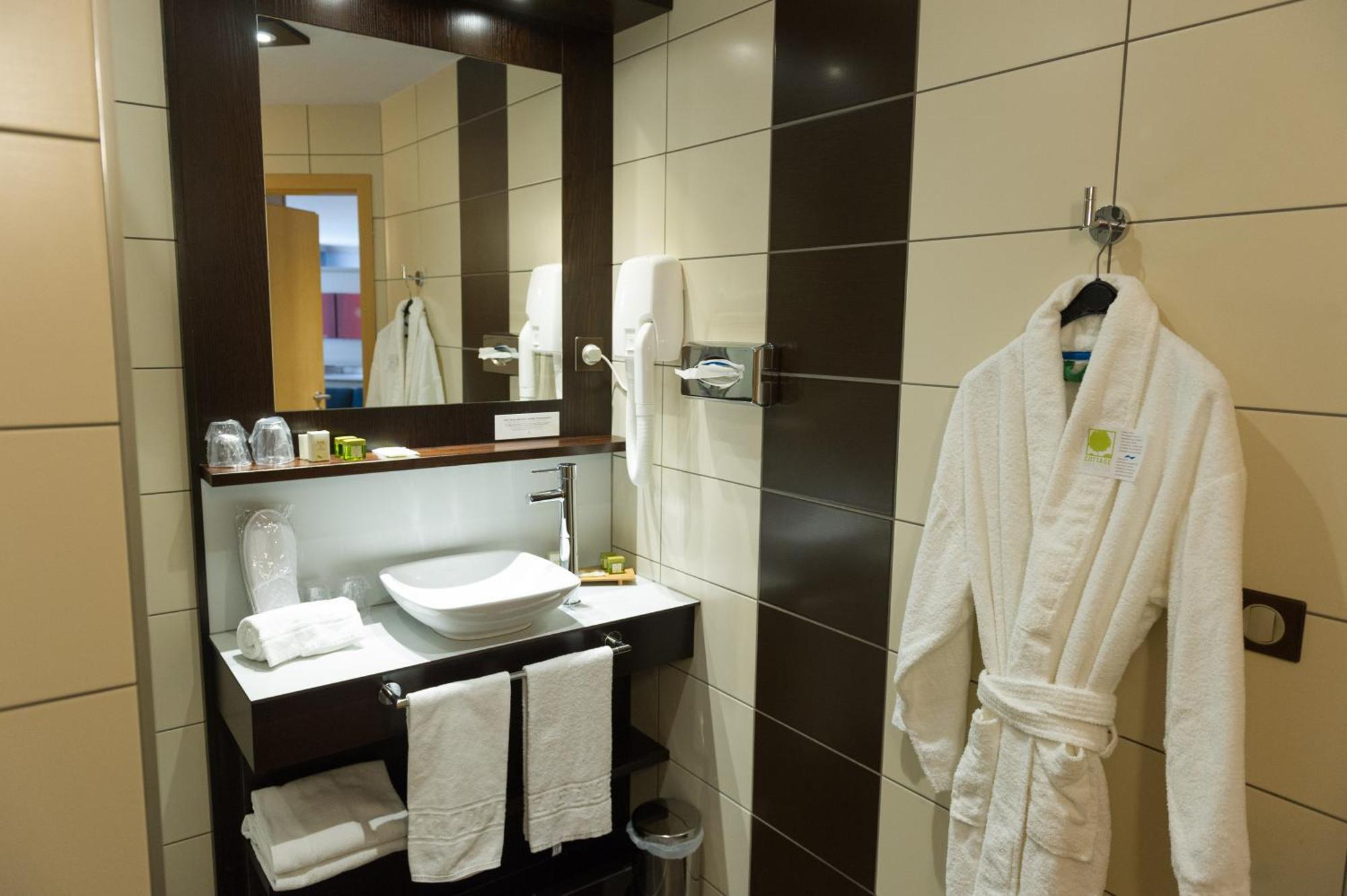 Cottage Logis Hotel - Restaurant Dudelange Ngoại thất bức ảnh