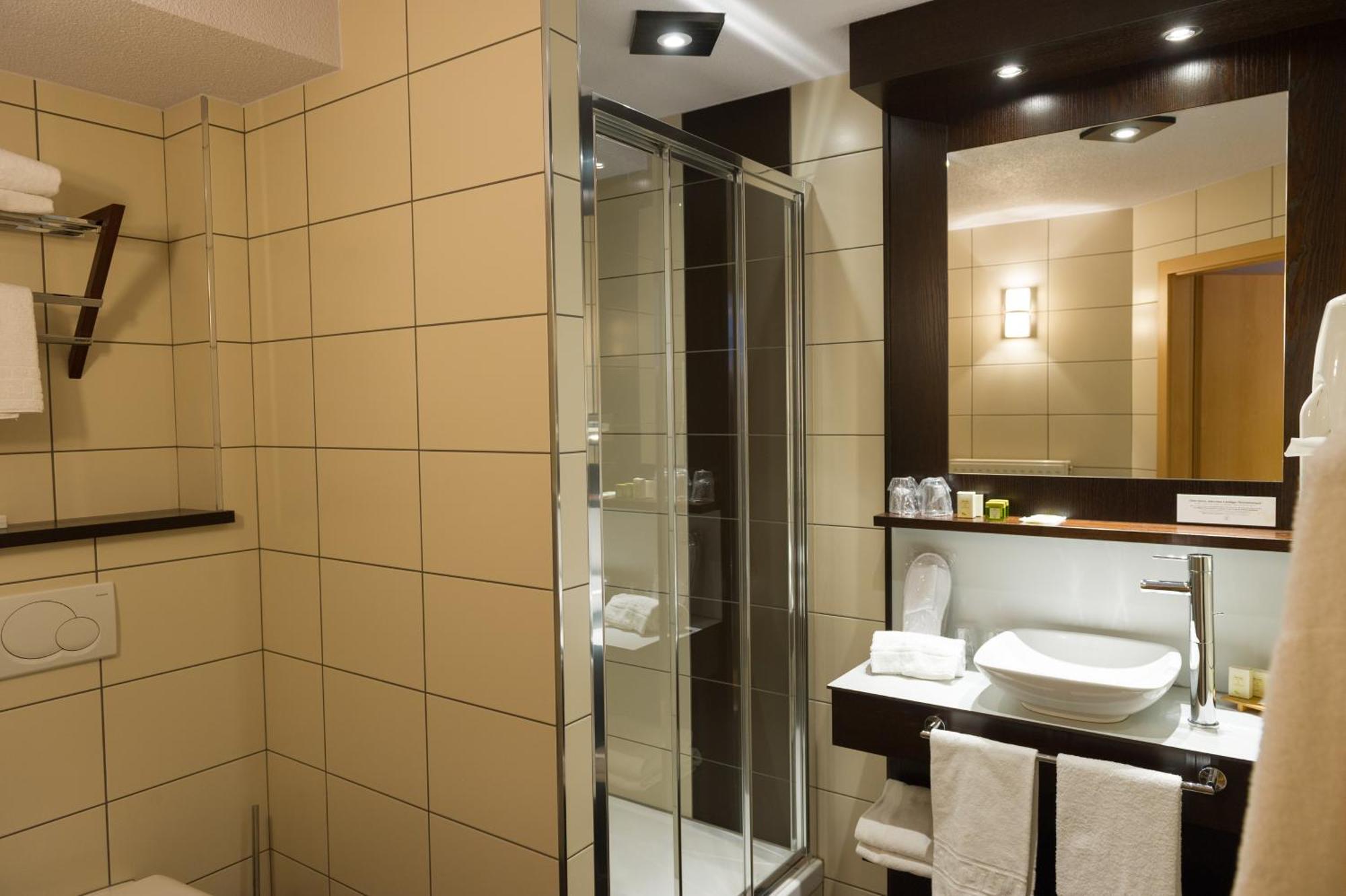 Cottage Logis Hotel - Restaurant Dudelange Ngoại thất bức ảnh