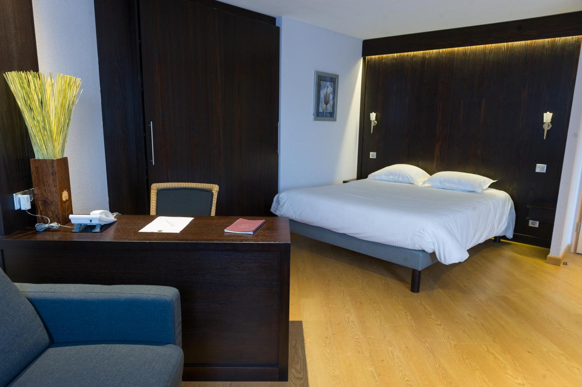 Cottage Logis Hotel - Restaurant Dudelange Ngoại thất bức ảnh