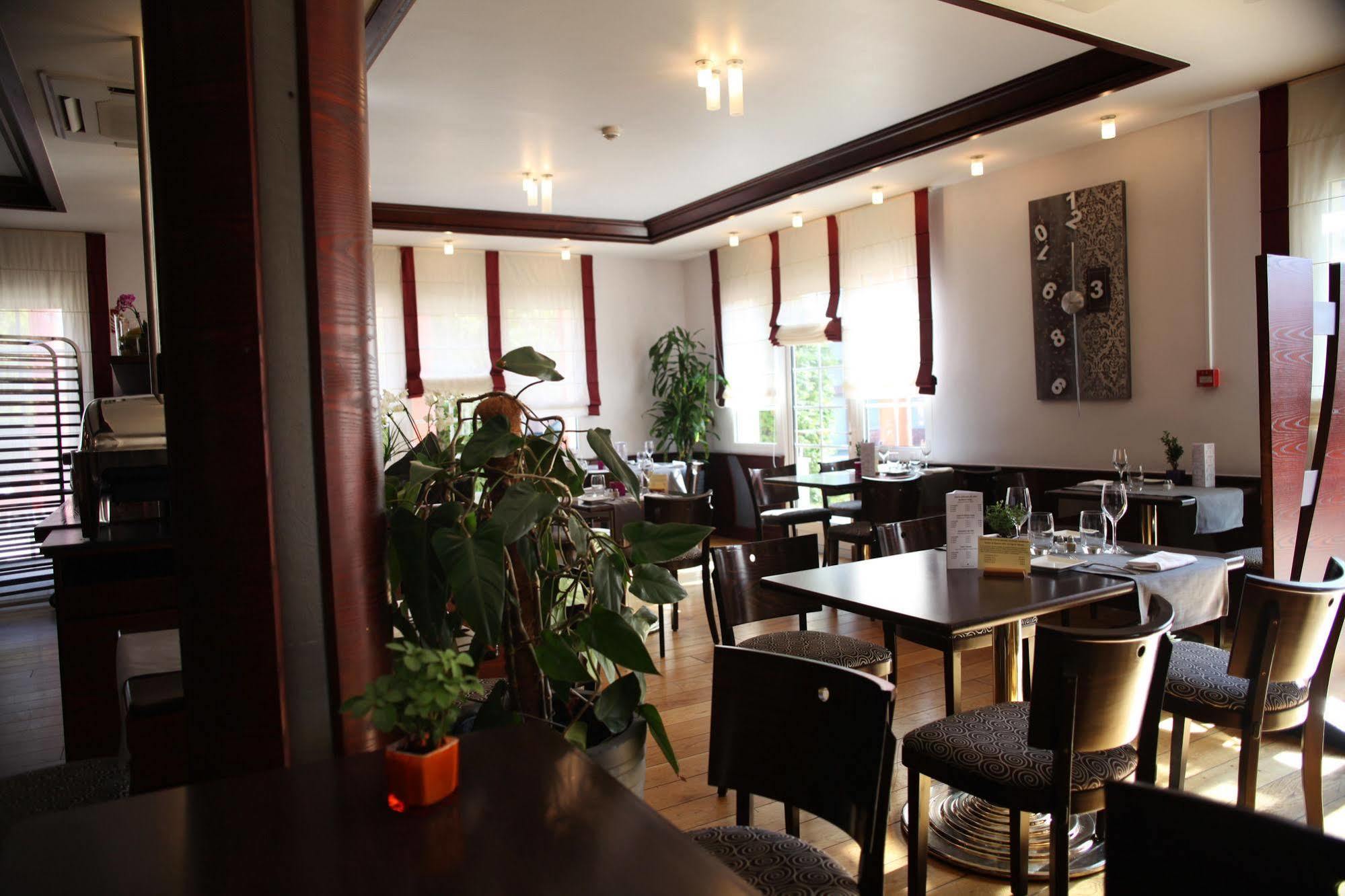 Cottage Logis Hotel - Restaurant Dudelange Ngoại thất bức ảnh