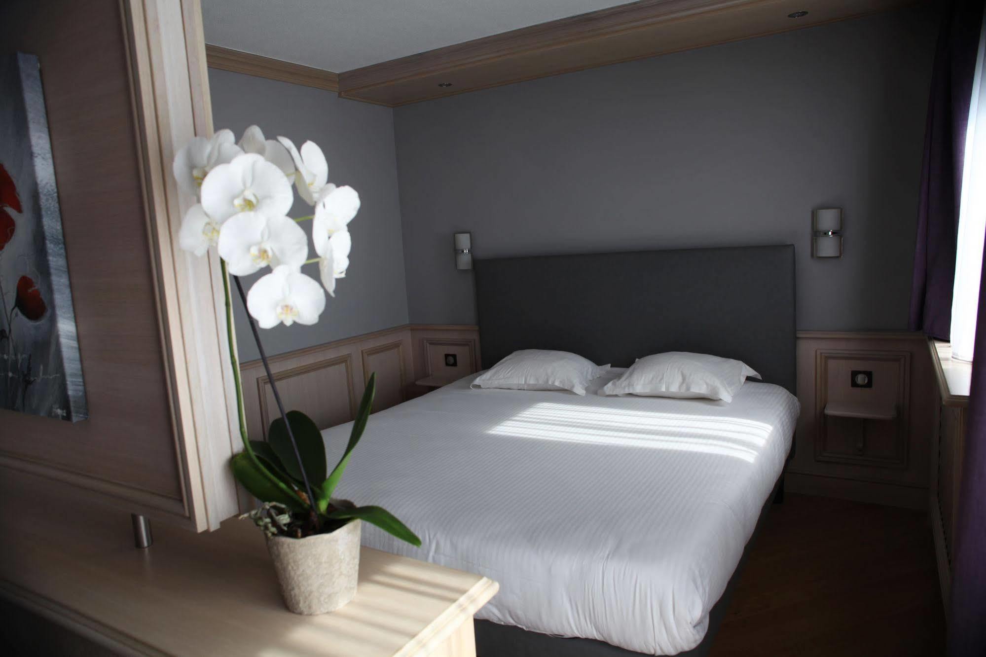 Cottage Logis Hotel - Restaurant Dudelange Ngoại thất bức ảnh